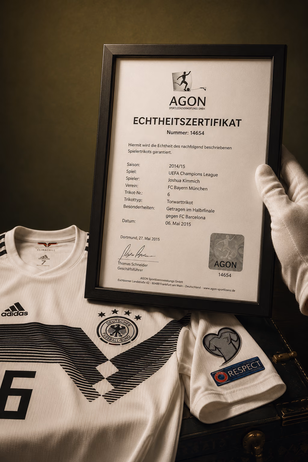 Documentación y certificado de autenticidad de una camiseta Hermia