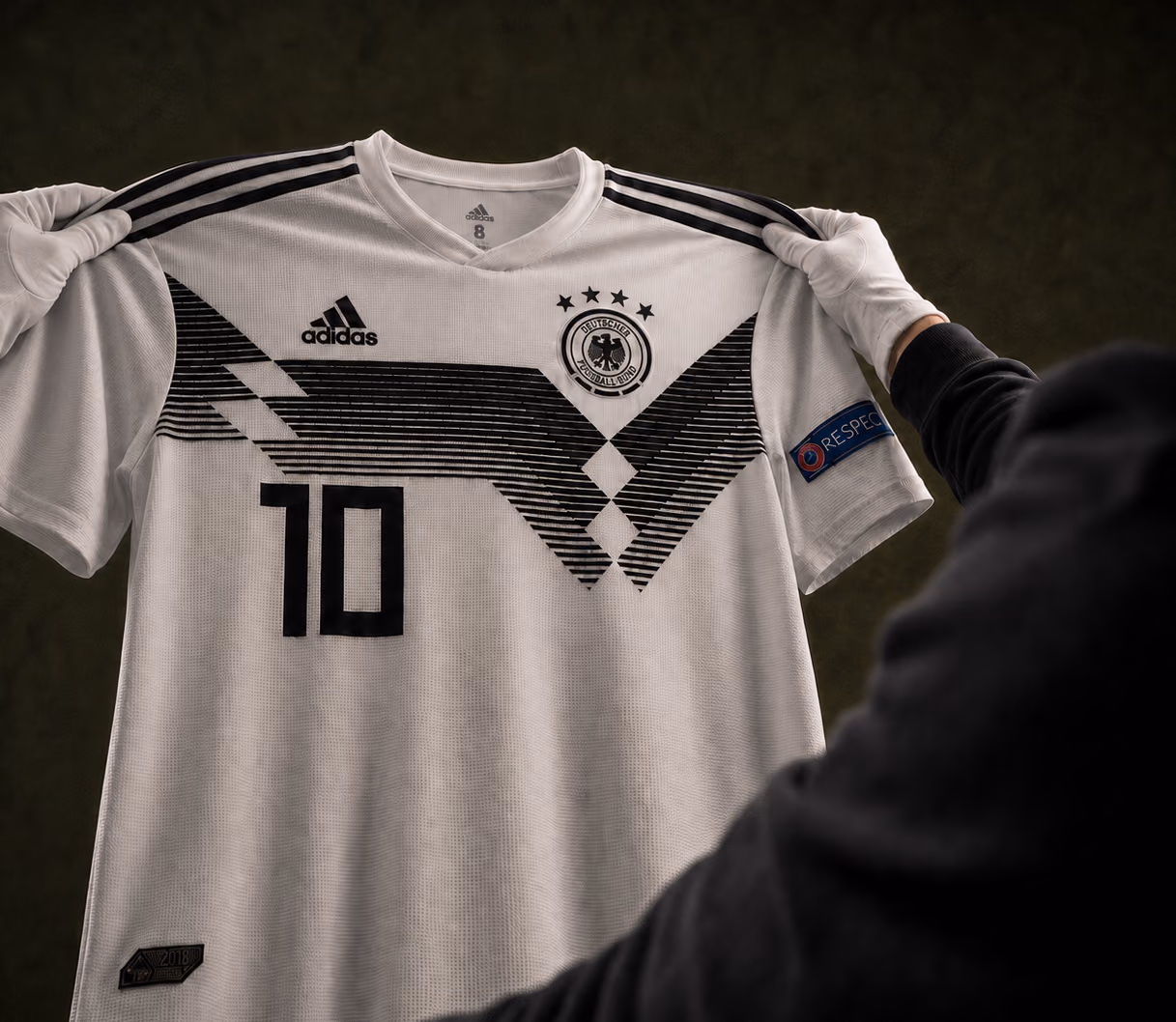 Inspección de una camiseta usada en partido en Hermia